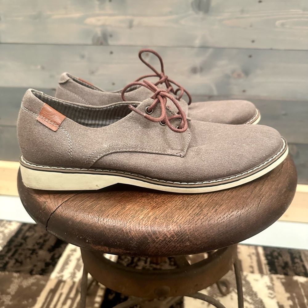George Men/Teens Casual Shoes Size 9.5 Memory Foam Insoles Durable Preowned